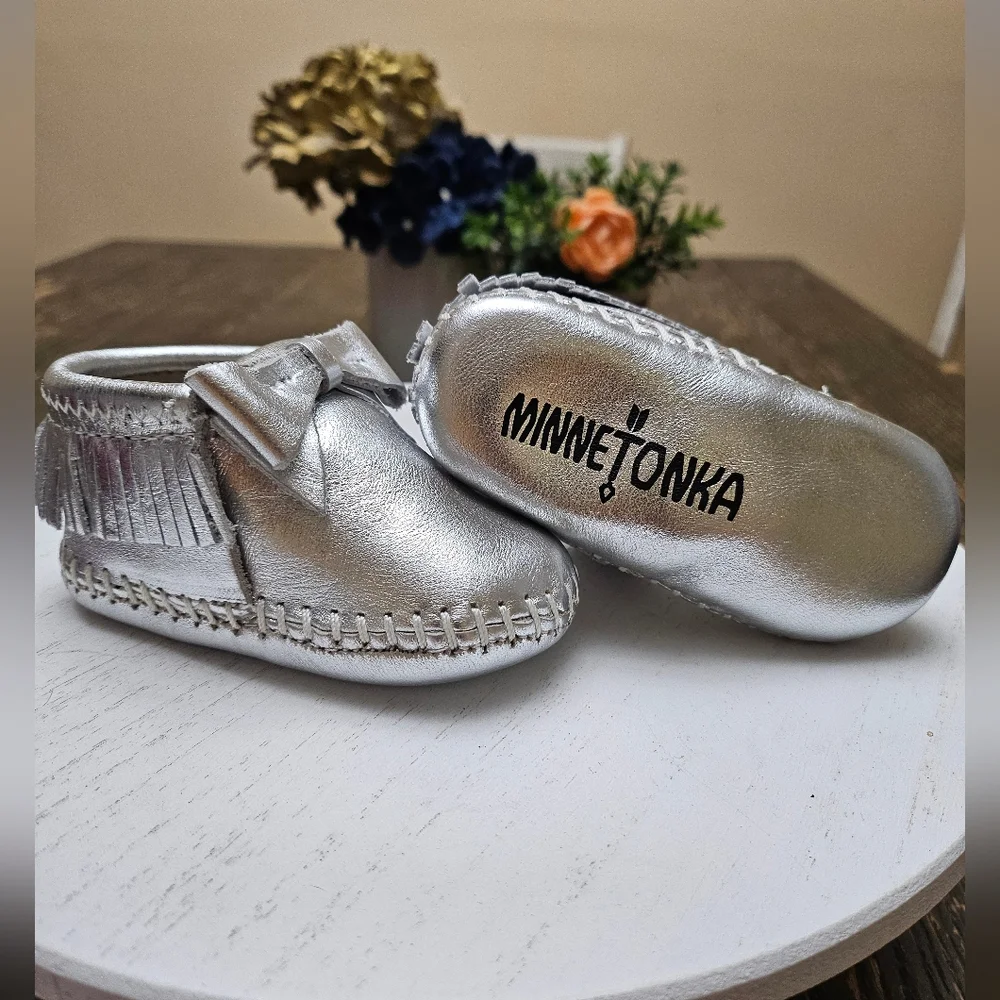 Minnetonka Infan Girl's Rosie Bootie Silver Size 3 New